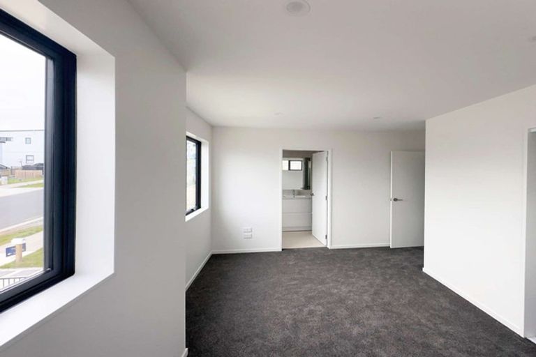 Photo of property in 46b Crestview Rise, Papakura, 2110