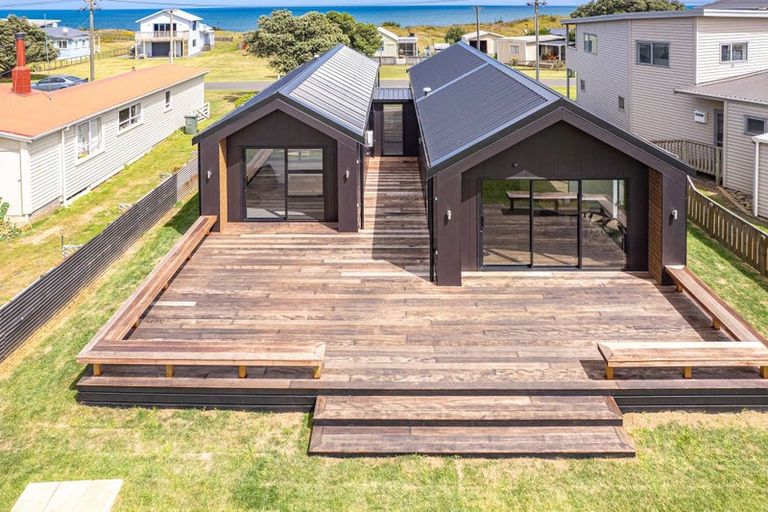 Photo of property in 16 Coleman Avenue, Waverley, 4591