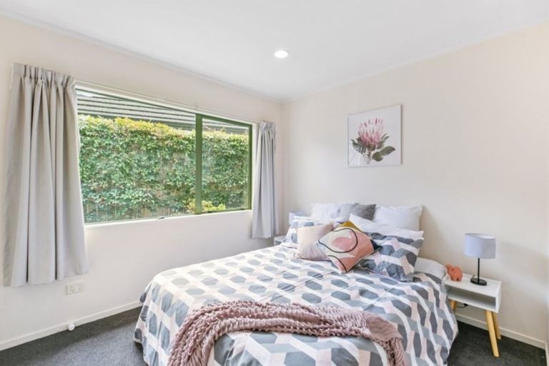 Photo of property in 2/6 Pat O'connor Place, Manurewa, Auckland, 2105