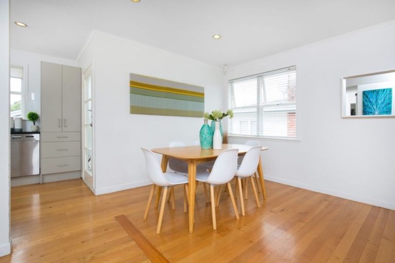 Photo of property in 1/19 Becroft Drive, Forrest Hill, Auckland, 0620