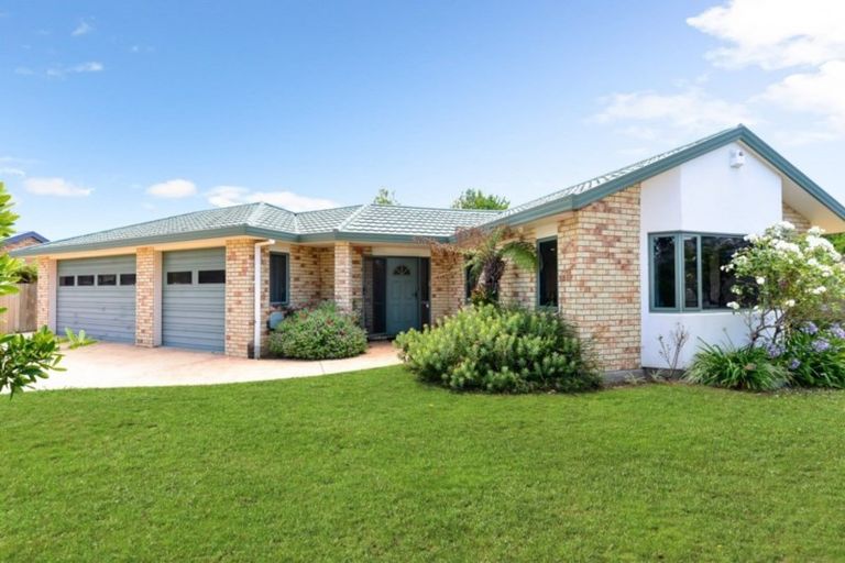 Photo of property in 66 Cairns Crescent, Rototuna, Hamilton, 3210
