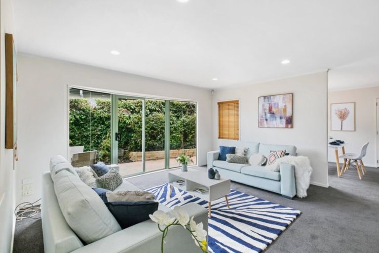 Photo of property in 2/6 Pat O'connor Place, Manurewa, Auckland, 2105