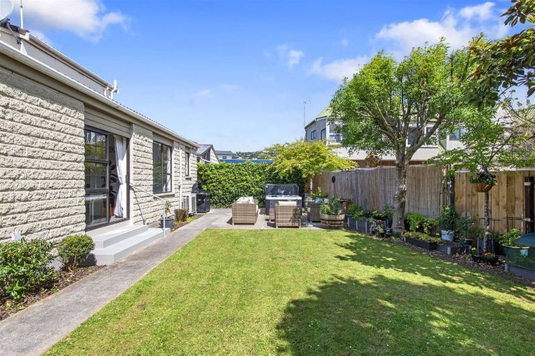 Photo of property in 2/31 Celia Street, Redcliffs, Christchurch, 8081