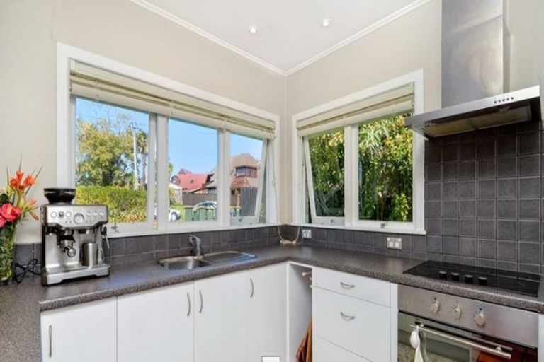 Photo of property in 1/13 Otakau Road, Milford, Auckland, 0620