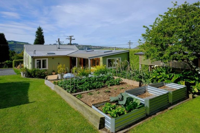 Photo of property in 1 Monowai Road, Ravensbourne, Dunedin, 9022