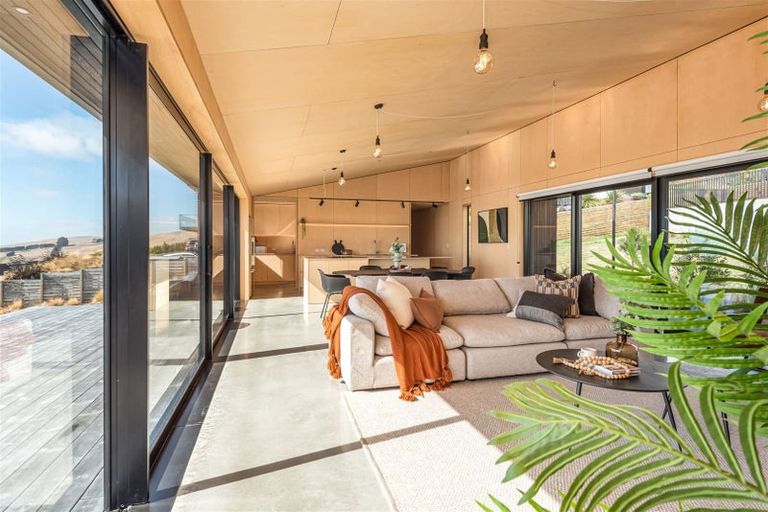 Photo of property in 5 Sowerby Place, Richmond Hill, Christchurch, 8081