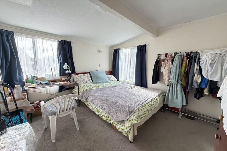 Photo of property in 50 Aviemore Drive, Highland Park, Auckland, 2010