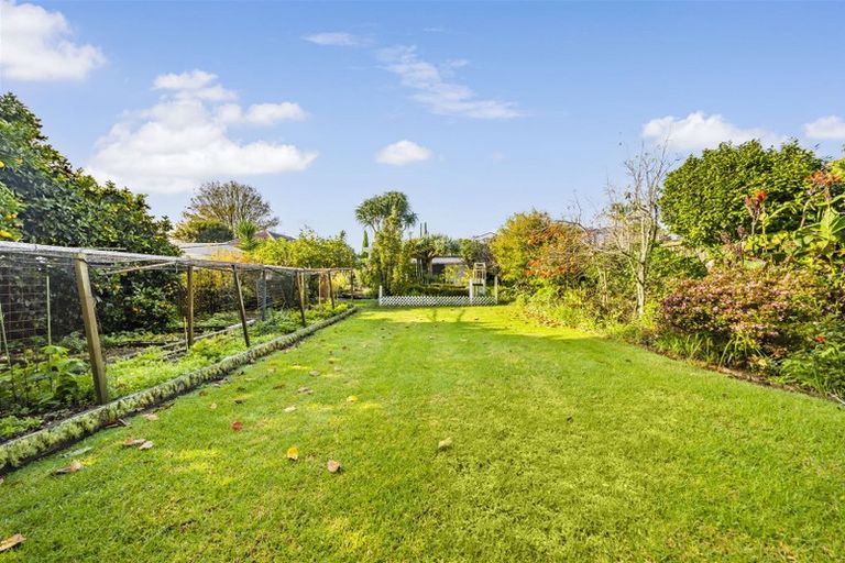 Photo of property in 50 Kervil Avenue, Te Atatu Peninsula, Auckland, 0610