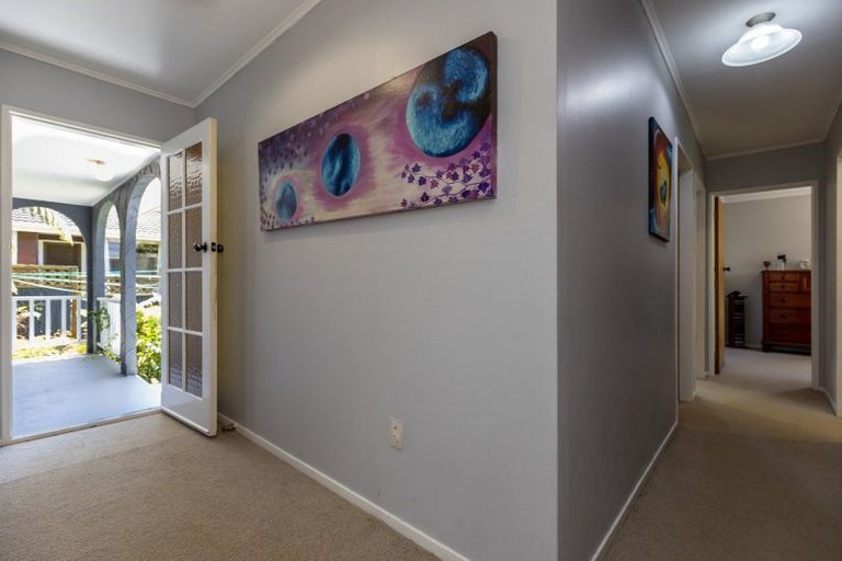 Photo of property in 11 Hookway Grove, Paraparaumu, 5032