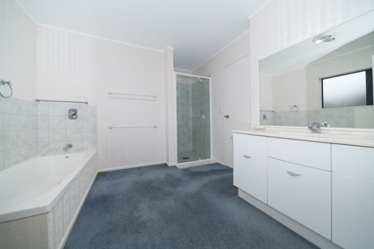 Photo of property in 6 Mckenzie Court, Terrace End, Palmerston North, 4410