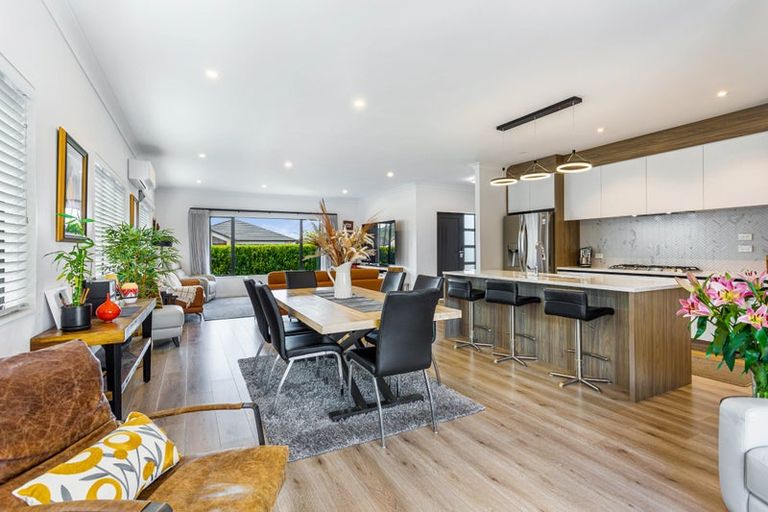 Photo of property in 54 Fruitlands Road, Kumeu, 0810