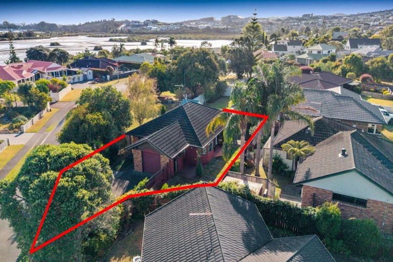 Photo of property in 26 Settlers Grove, Orewa, 0931