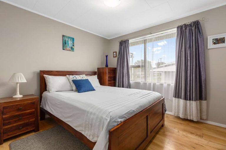 Photo of property in 2/38 Barrys Road, Glendene, Auckland, 0602