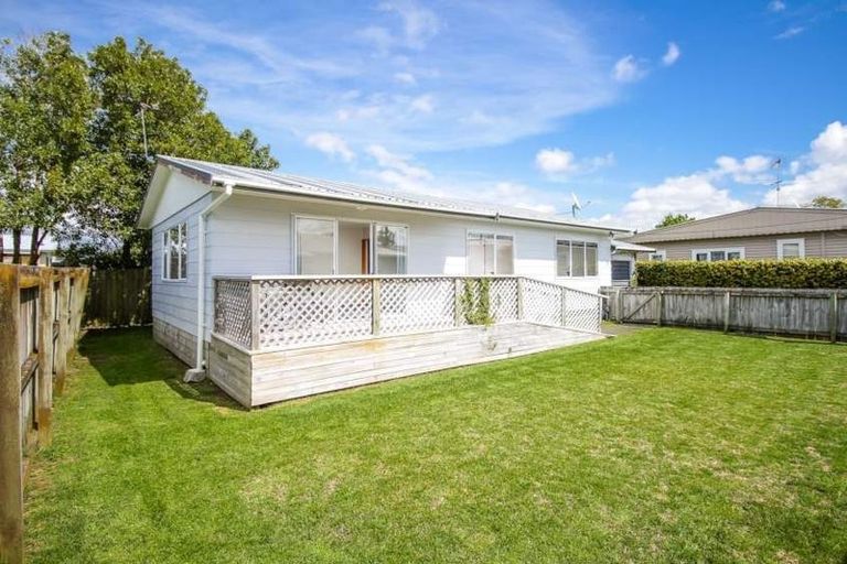 Photo of property in 13 Rewarewa Road, Te Atatu Peninsula, Auckland, 0610