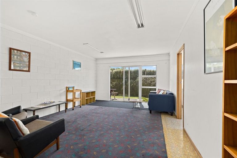 Photo of property in 2/12 Beechwood Road, Rothesay Bay, Auckland, 0630