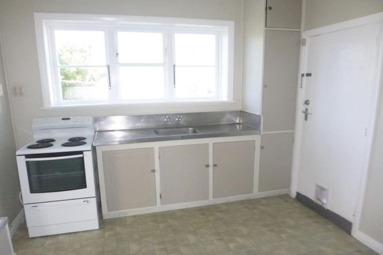 Photo of property in 6 Raymond Terrace, Fairfield, Lower Hutt, 5011