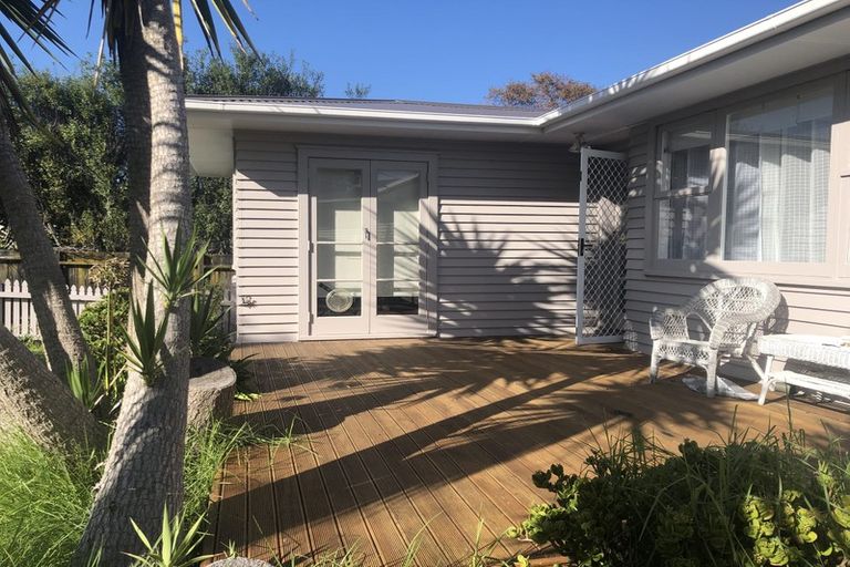 Photo of property in 65 Bond Crescent, Forrest Hill, Auckland, 0620