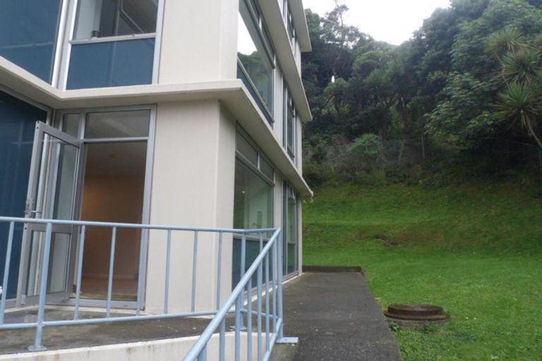 Photo of property in Jerningham Apartments, 20 Oriental Terrace, Oriental Bay, Wellington, 6011