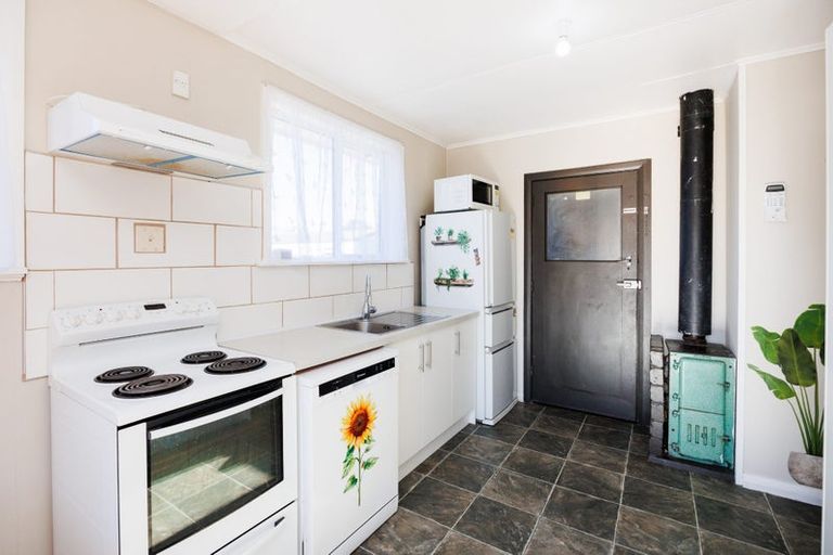 Photo of property in 11 Hendon Place, West End, Palmerston North, 4412