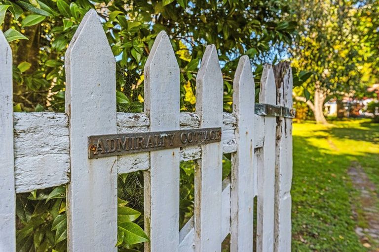 Photo of property in 13 Kauri Road, Waikanae, 5036