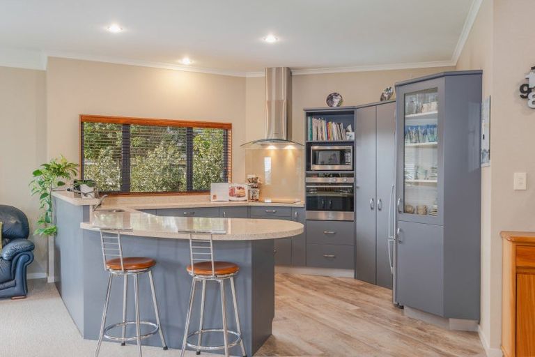 Photo of property in 33 Cashmere Drive, Fitzherbert, Palmerston North, 4410