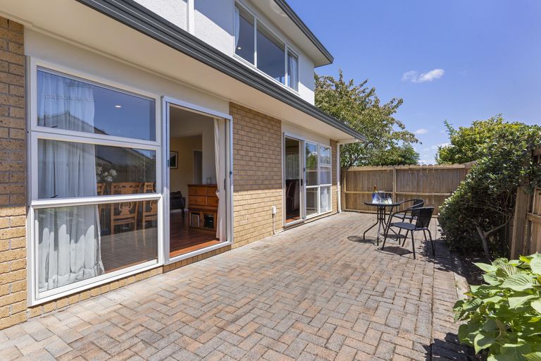 Photo of property in 1/24 Headcorn Place, Botany Downs, Auckland, 2010