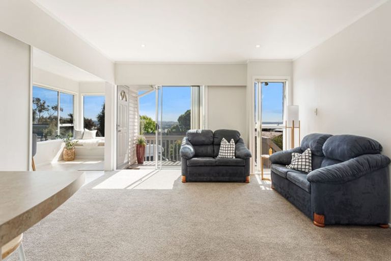 Photo of property in 2/67 Brigantine Drive, Beach Haven, Auckland, 0626