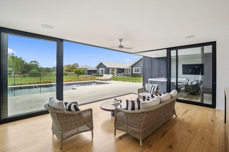 Photo of property in 142 Omaha Flats Road, Tawharanui Peninsula, Warkworth, 0986