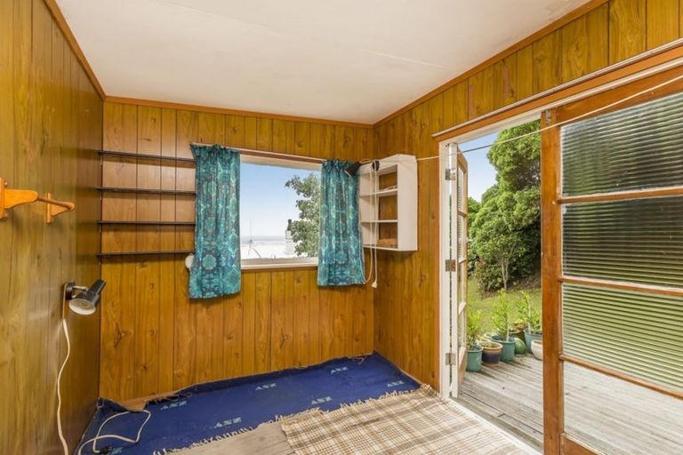 Photo of property in 21 Te Pari Pari Road, Pukerua Bay, 5026