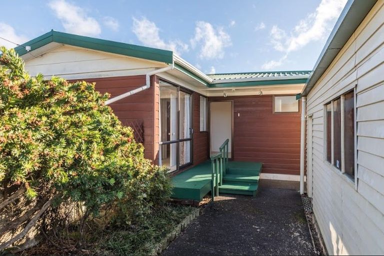 Photo of property in 1420 Whangaparaoa Road, Army Bay, Whangaparaoa, 0930