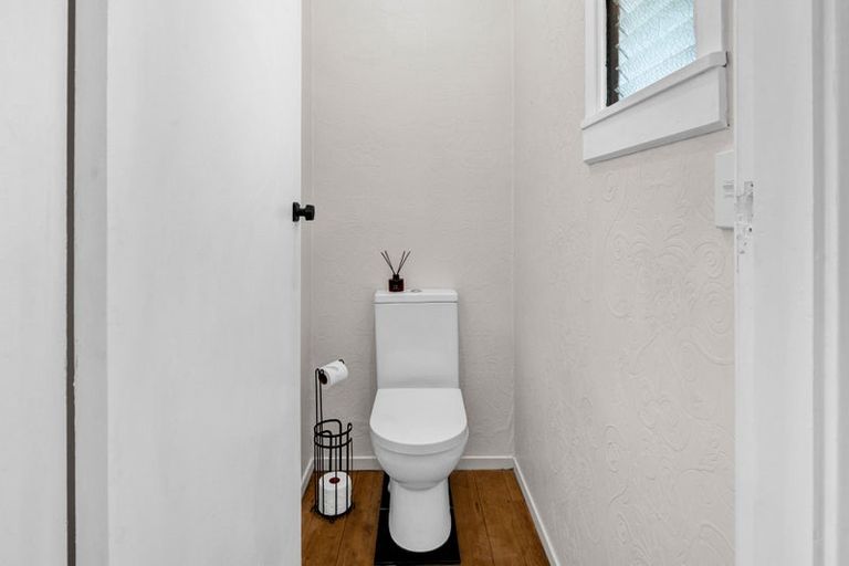 Photo of property in 11 Mcnaughton Street, Waitara, 4320