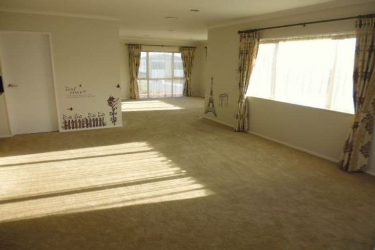 Photo of property in 13 Kereru Rise, Papakura, 2110