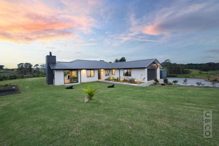 Photo of property in 225b Amreins Road, Taupaki, 0782