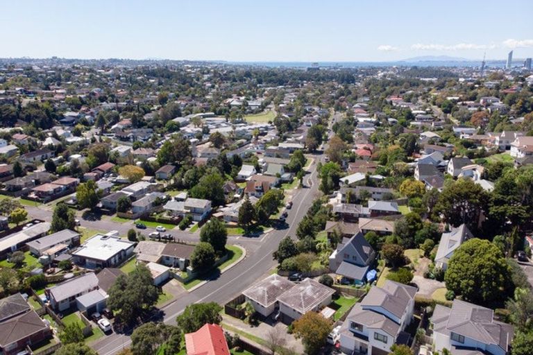 Photo of property in 71 Moore Street, Hillcrest, Auckland, 0627