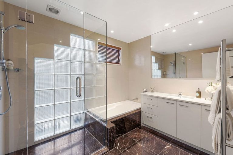 Photo of property in 37 Clyside Avenue, Half Moon Bay, Auckland, 2012