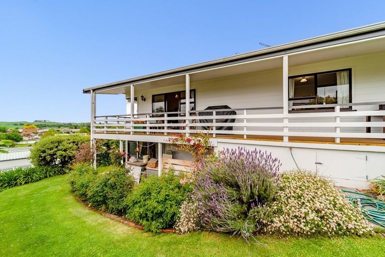 Photo of property in 10 Saint Marys Road, Waipukurau, 4200