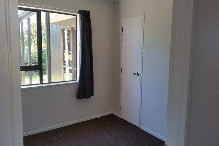 Photo of property in 60 Hillcrest Drive, Kelvin Grove, Palmerston North, 4414