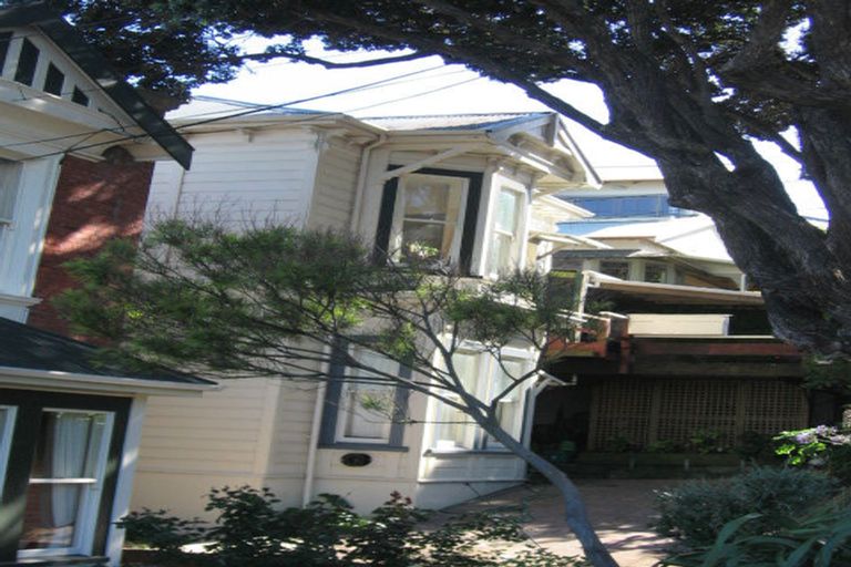 Photo of property in 51 Hawker Street, Mount Victoria, Wellington, 6011