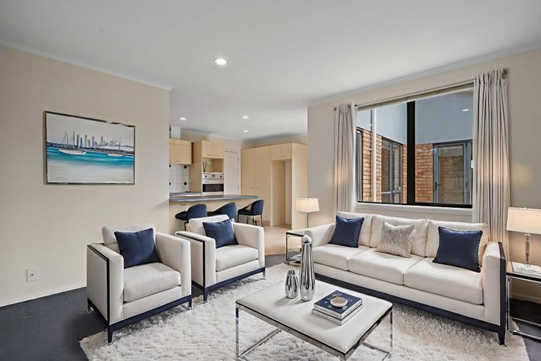 Photo of property in 94 Redcastle Drive, East Tamaki, Auckland, 2013