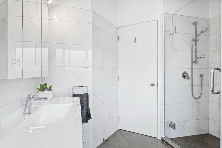 Photo of property in 2/47 Centorian Drive, Windsor Park, Auckland, 0632