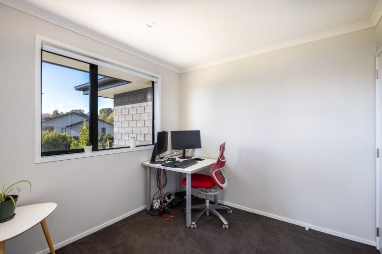 Photo of property in 43 Magnolia Drive, Westown, New Plymouth, 4310
