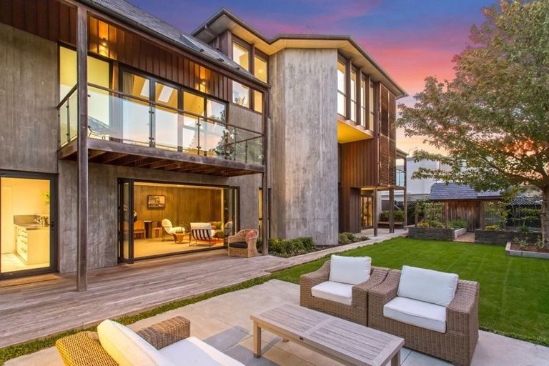 Photo of property in 3 Merivale Lane, Merivale, Christchurch, 8014