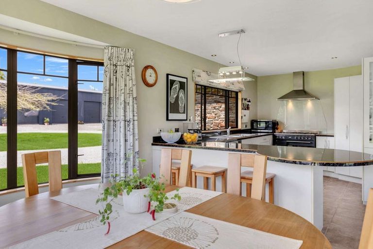 Photo of property in 27 Pohutukawa Drive, Levin, 5571