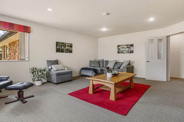 Photo of property in 18 Welsford Street, Woodend, 7610