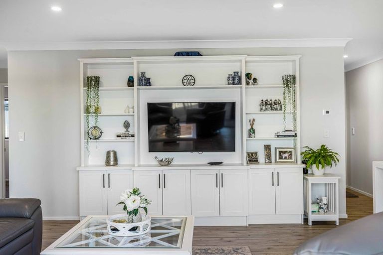 Photo of property in 22 Grace James Road, Pukekohe, 2120