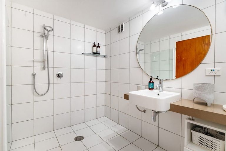 Photo of property in 74 Ranui Crescent, Khandallah, Wellington, 6035