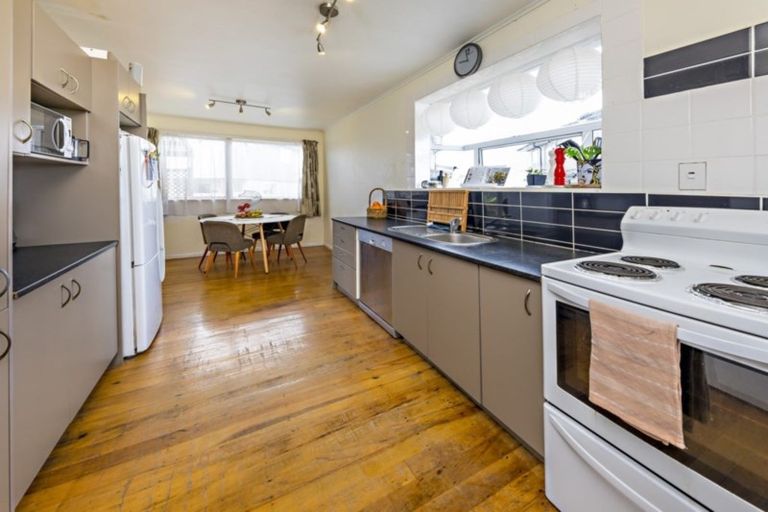 Photo of property in 16 Belgrave Place, Papakura, 2110