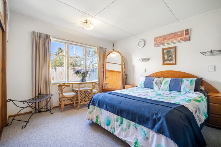 Photo of property in 16 Tomo Street, New Lynn, Auckland, 0600