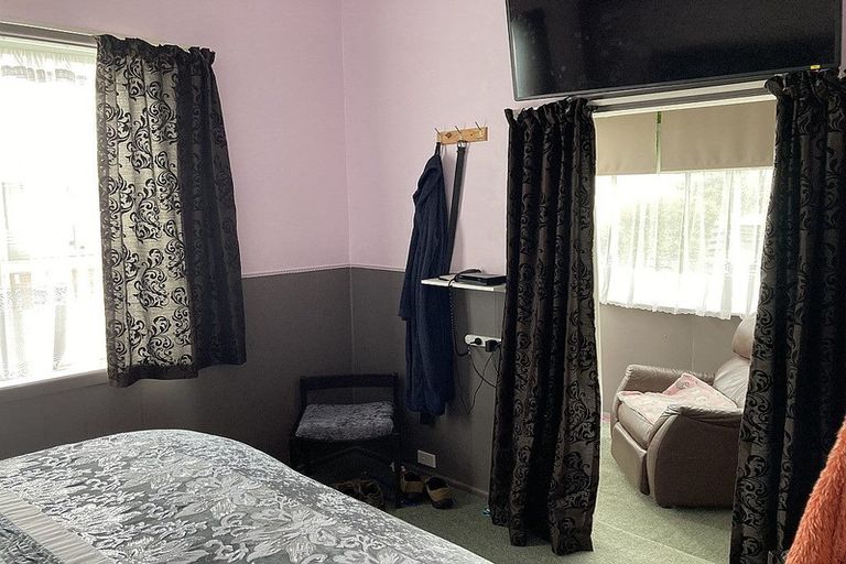 Photo of property in 11 Preston Street, Eltham, 4322