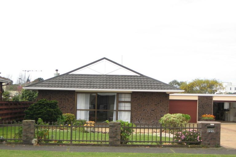 Photo of property in 135 Seaview Road, Westown, New Plymouth, 4310